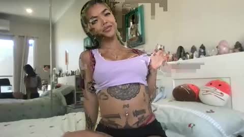 Akira Zay online show from January 7, 9:50 pm