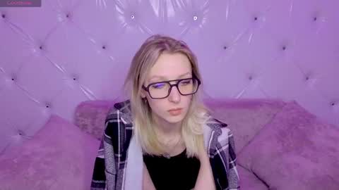 Snapshot of akiro_kim chatting on February 24, 1:58 am akiro_kim online show from February 24, 1:58 am