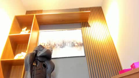 Alahia Rodriguez online show from January 11, 12:43 pm