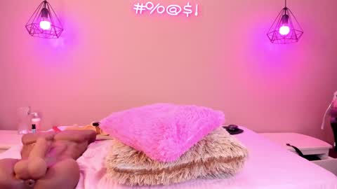 Snapshot of alahia_betancur chatting on January 15, 3:29 pm Alahia  online show from January 15, 3:29 pm