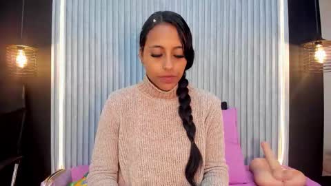 Snapshot of alahia_betancur chatting on January 17, 12:43 pm Alahia online show from January 17, 12:43 pm