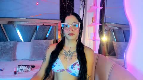 Snapshot of alahyapalmer_ chatting on November 8, 9:53 am alahyapalmer_ online show from November 8, 9:53 am