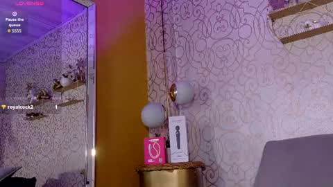 Snapshot of alaia__monroe chatting on August 5, 12:13 am online show from August 5, 12:13 am
