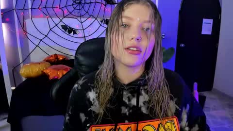 Alaia online show from November 4, 12:37 pm