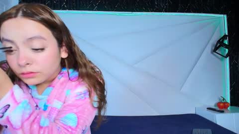 Snapshot of alaia_liam chatting on December 24, 11:17 am alaia_liam online show from December 24, 11:17 am