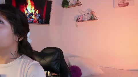Snapshot of alaiarogerss chatting on June 25, 10:42 am online show from June 25, 10:42 am