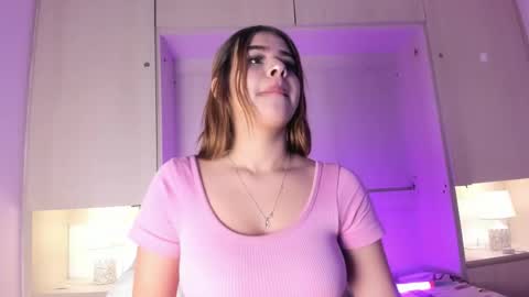 Snapshot of alaiaroose chatting on February 7, 8:01 pm alaiaroose online show from February 7, 8:01 pm