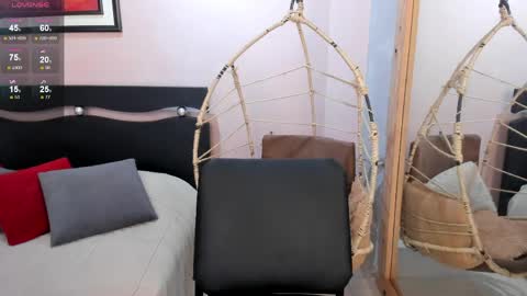     online show from April 4, 7:11 pm