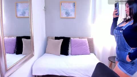 Snapshot of alaiasmile_ chatting on May 1, 5:28 pm online show from May 1, 5:28 pm