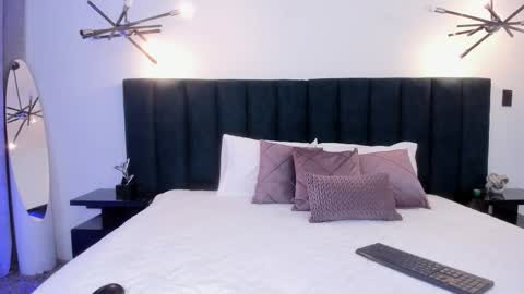 Snapshot of alaiia7 chatting on February 24, 7:56 pm Alaia online show from February 24, 7:56 pm