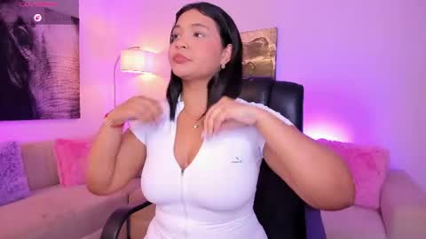 Snapshot of alaiia7 chatting on June 17, 6:53 pm Alaia online show from June 17, 6:53 pm