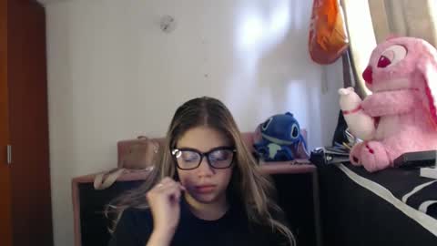 Snapshot of alaina_blessed chatting on March 23, 4:44 pm alaina_blessed online show from March 23, 4:44 pm