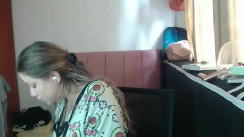 Snapshot of alaina_blessed chatting on April 20, 6:09 pm alaina_blessed online show from April 20, 6:09 pm