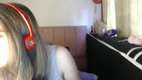 Snapshot of alaina_blessed chatting on May 8, 10:15 pm alaina_blessed online show from May 8, 10:15 pm