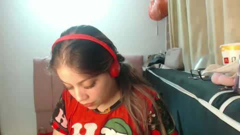 Snapshot of alaina_blessed chatting on May 12, 12:41 am alaina_blessed online show from May 12, 12:41 am