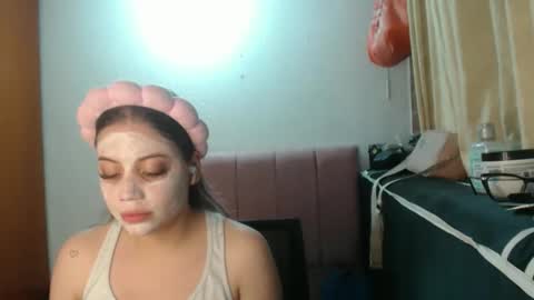 Snapshot of alaina_blessed chatting on May 13, 8:49 pm alaina_blessed online show from May 13, 8:49 pm