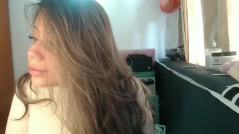Snapshot of alaina_blessed chatting on May 19, 3:40 pm alaina_blessed online show from May 19, 3:40 pm