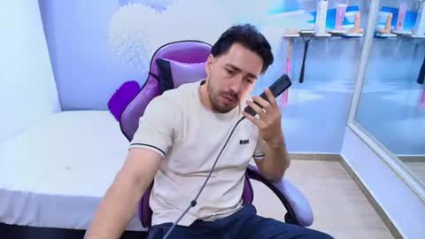 Snapshot of alan_allexander chatting on June 17, 12:02 am ALAN online show from June 17, 12:02 am