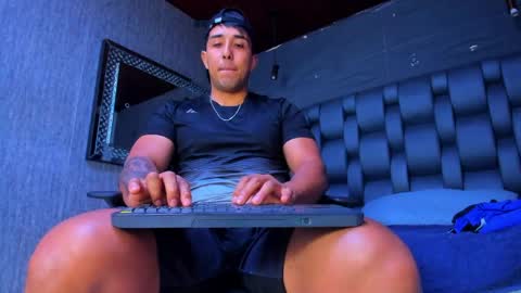 Snapshot of alan_greek_1 chatting on April 18, 2:37 am Alan greek online show from April 18, 2:37 am