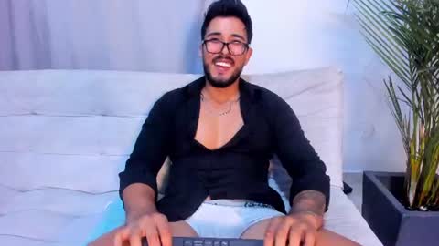Snapshot of alan_greek_1 chatting on July 6, 3:25 am Alan greek online show from July 6, 3:25 am