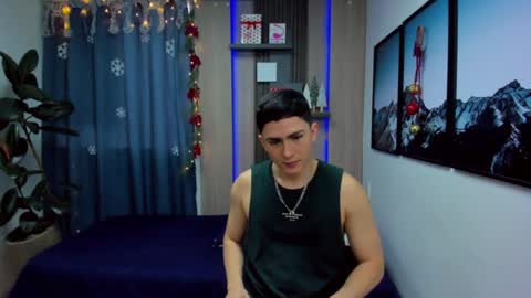 Snapshot of alan_nd_kevin chatting on December 29, 11:40 am Alan  Kevin can we reach 100 thumbs up please guys  online show from December 29, 11:40 am