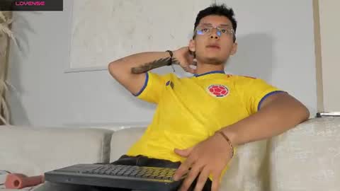 alan_salazar online show from June 17, 5:47 pm