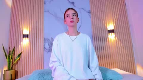 A L A N A  online show from September 10, 11:43 am