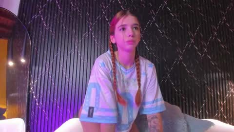 A L A N A  online show from September 15, 7:25 pm