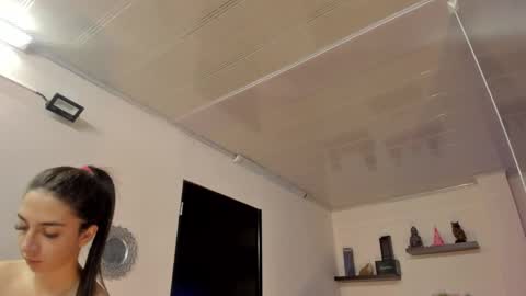 Snapshot of alana_madison chatting on December 21, 10:28 am Maeve online show from December 21, 10:28 am