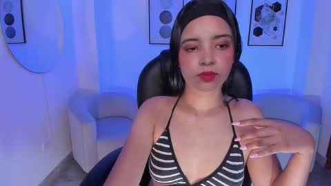 alana  online show from January 10, 7:04 pm