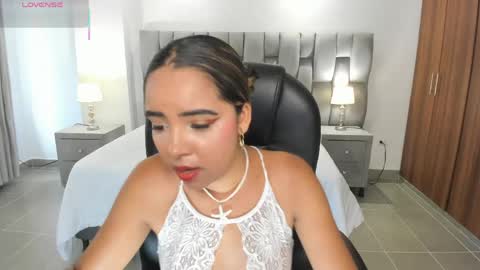 alana  online show from April 28, 7:08 pm