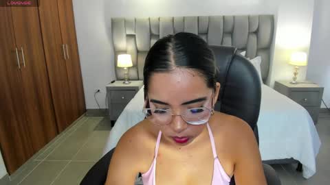 Snapshot of alana_martiins chatting on June 1, 7:04 pm alana online show from June 1, 7:04 pm