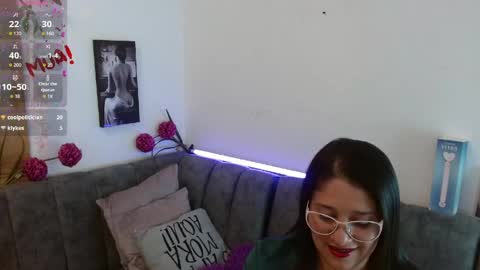 Snapshot of alana_steel_1 chatting on April 22, 7:48 pm Alana online show from April 22, 7:48 pm