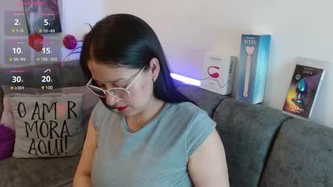 Snapshot of alana_steel_1 chatting on April 23, 7:49 pm Alana online show from April 23, 7:49 pm