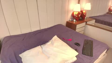 alanawestt online show from April 22, 8:32 pm
