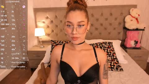 Snapshot of alanaxbrown chatting on December 17, 12:11 pm Tell me Alana online show from December 17, 12:11 pm