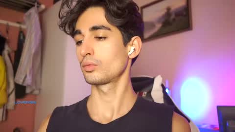 idenavarre online show from December 1, 9:26 pm