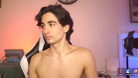 idenavarre online show from March 8, 10:34 pm