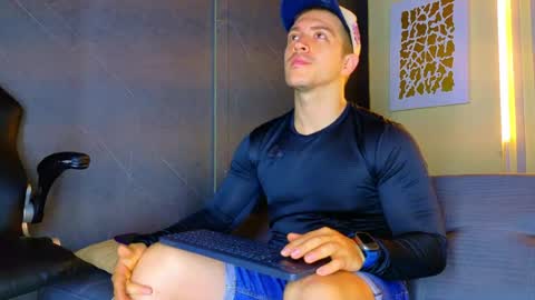 Snapshot of alanferrer chatting on July 3, 10:21 am Alan Ferrer online show from July 3, 10:21 am