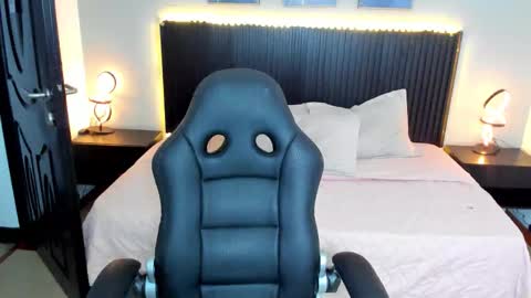 Snapshot of alani_rose_ chatting on October 29, 11:01 am ALANI online show from October 29, 11:01 am