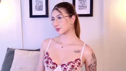 Snapshot of alanna_dh chatting on July 3, 7:31 pm Alanna online show from July 3, 7:31 pm