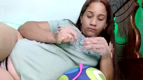 Snapshot of alannahank chatting on January 7, 4:18 am Alannahank online show from January 7, 4:18 am