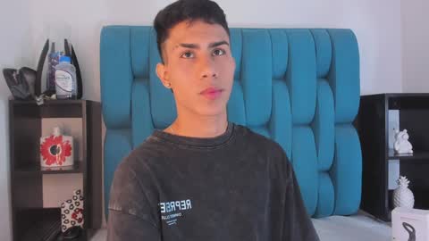 alannaughty_ online show from December 31, 7:51 pm