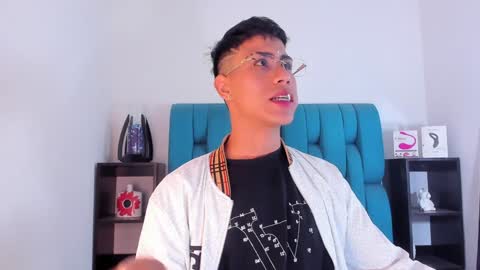 alannaughty_ online show from January 19, 1:00 am