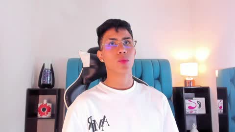 alannaughty_ online show from January 24, 4:27 am