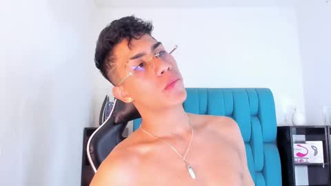 alannaughty_ online show from February 26, 9:05 pm