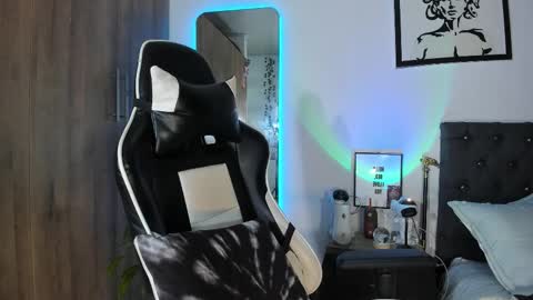 alannaughty_ online show from March 14, 12:06 am