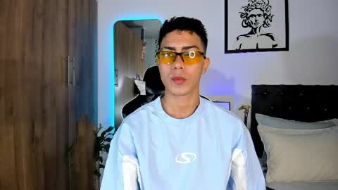 alannaughty_ online show from April 16, 12:00 am