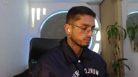 alan online show from April 2, 11:08 am