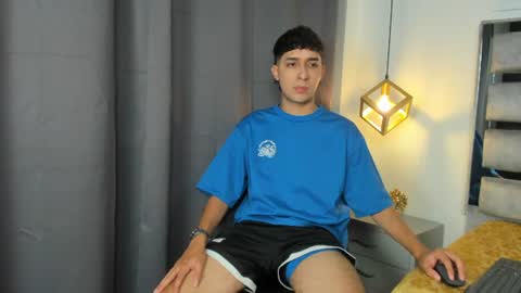 Snapshot of alantaylorr_ chatting on July 5, 3:34 am alantaylorr_ online show from July 5, 3:34 am